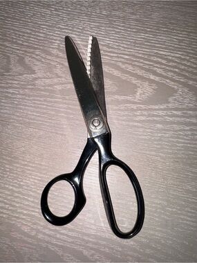 Vintage Wiss 9" Pinking Shears Newark NJ USA Sewing Fabric Scissors -Black